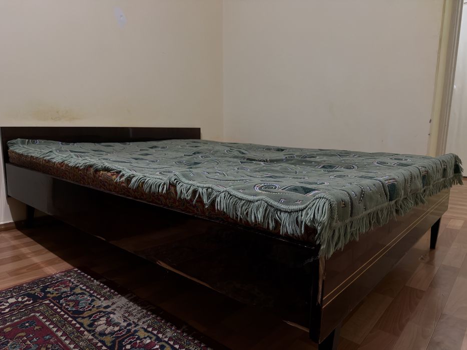 срочно продам двуспальную кровать