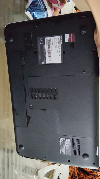Laptop Toshiba alb