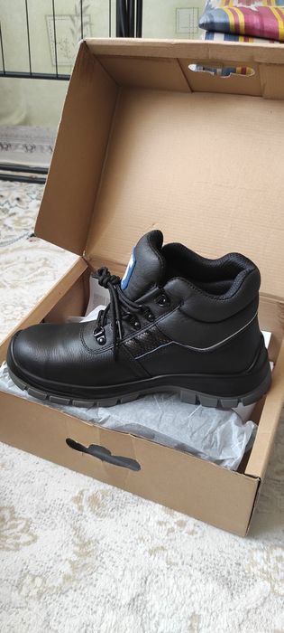 Обувь СИЗ, 42 и 38 размер ( 2 пары за одну цена)