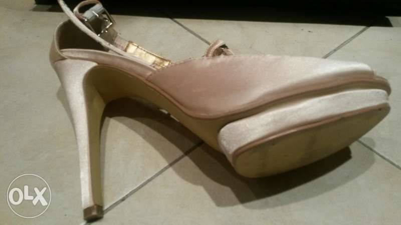 Обувки с висок ток