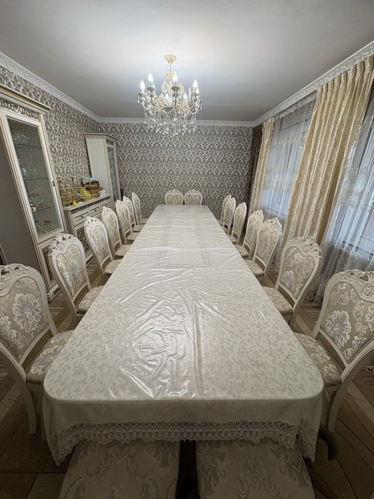 стулья 18 штук зал