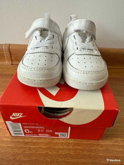 Nike kid shoes size 22