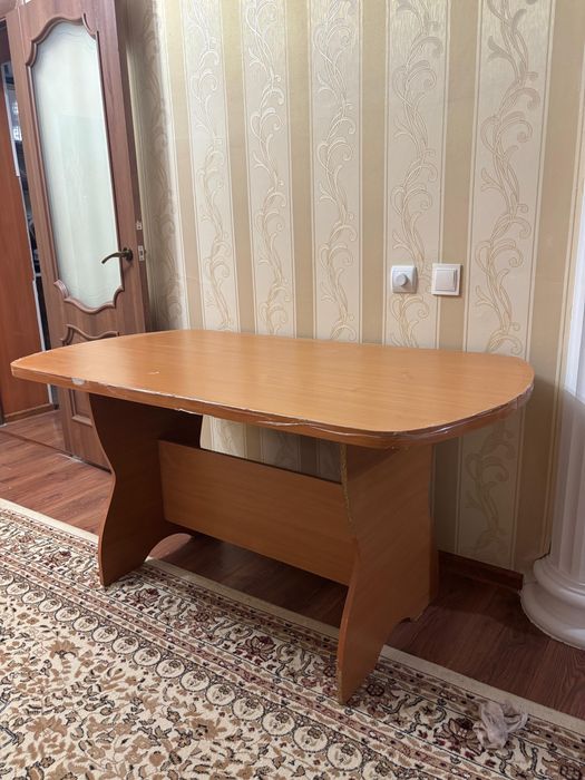 Продам кухонный стол