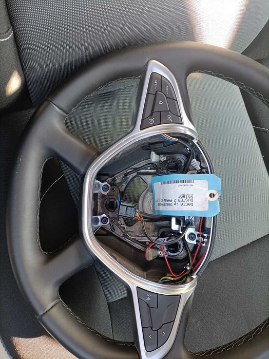 vând volan dacia Duster 2022 impecabil