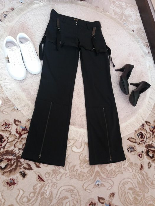 Брюки новые, брендовые 2 пары, на стройную девушку44-46разм