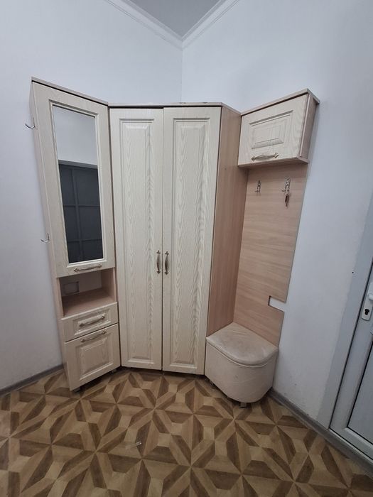 продам прихожую в среднем состояние