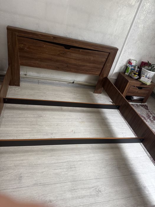 Продам спальный гарнитур