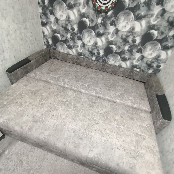 Продам качественный диван !