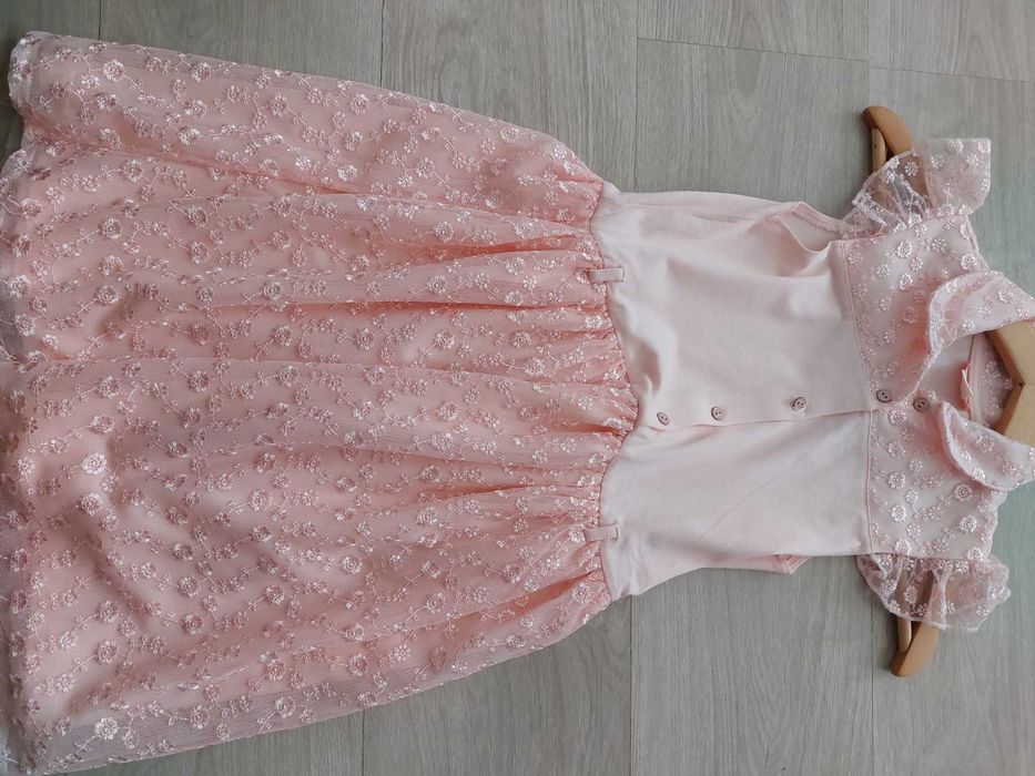 Рокля с дантела за 9-10 год