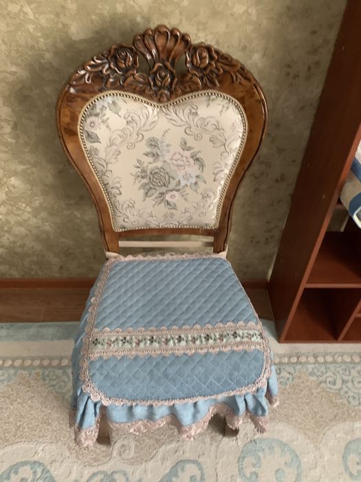 Стол со стульями