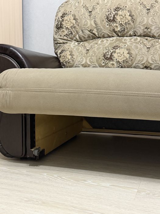 Диван даром