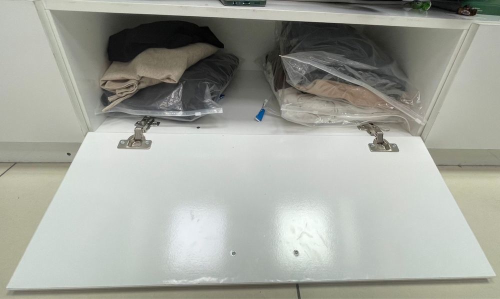 Витринная мебель. Для одежды 5штук