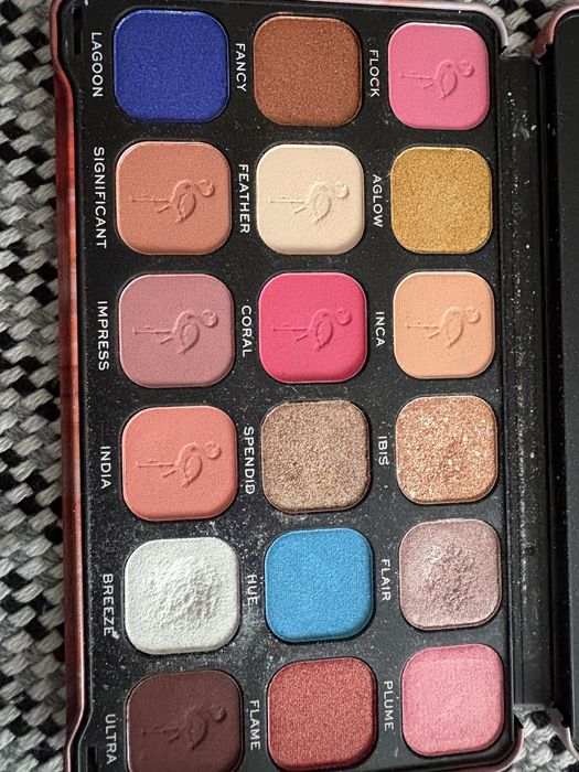 Сенки за очи - REVOLUTION