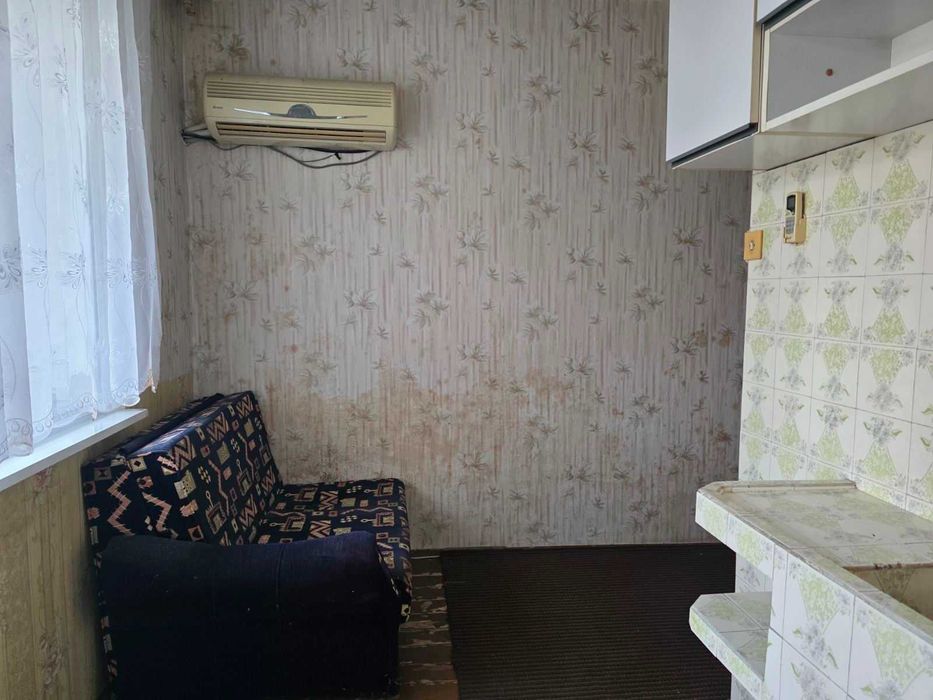 Младост, двустаен панел, среден етаж