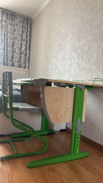 Продам парту +стул