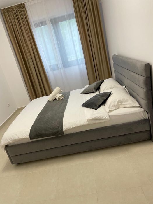 Inchiriez apartament cu 2 camere zona centrala