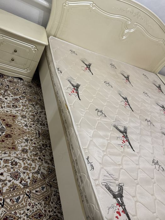 Двухспальная кровать