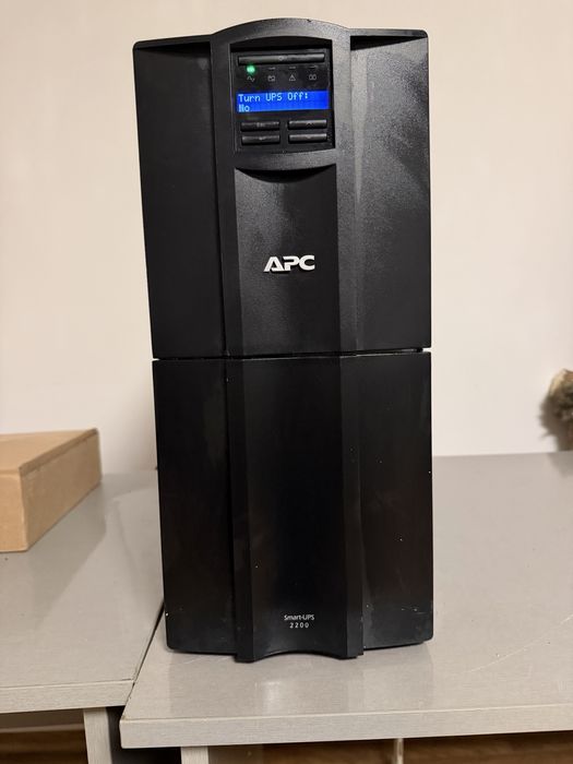 UPS APC Smart 2200 VA 2KW