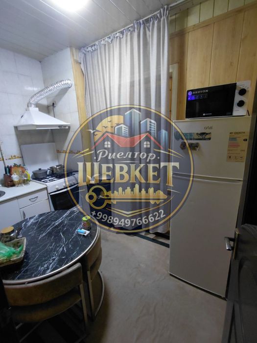 Продам квартиру 1/4/5 в кирпичном доме Ахмад Югнаки 37м2