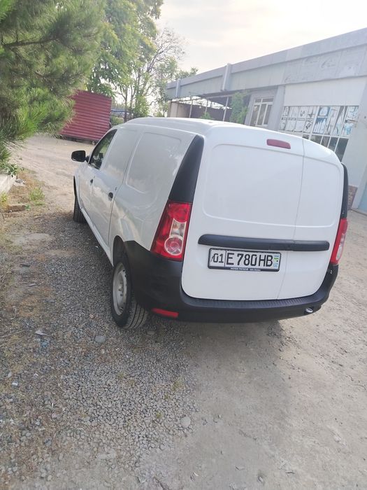 Lada Largus 3500