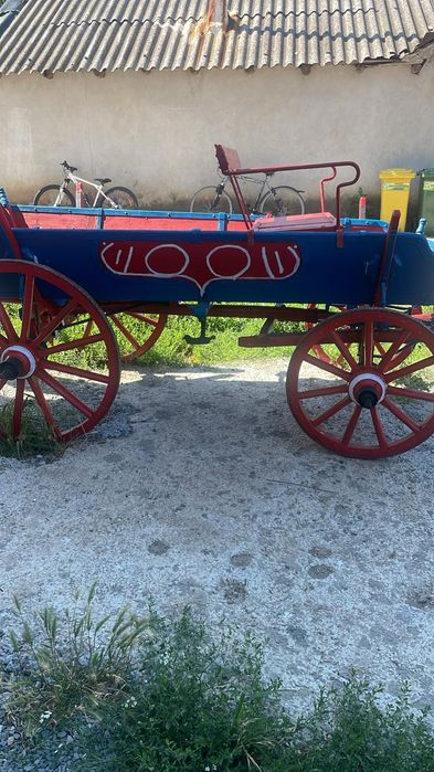 Vând căruță vopsită nouă