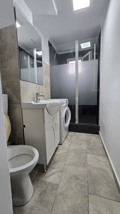 Închiriez apartament