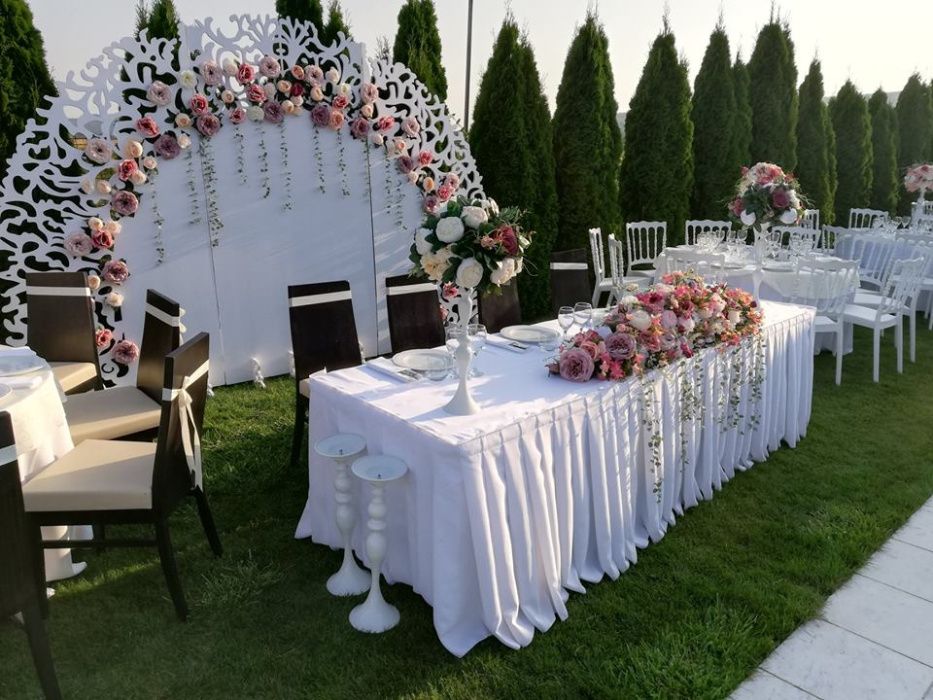 Corturi de inchiriat