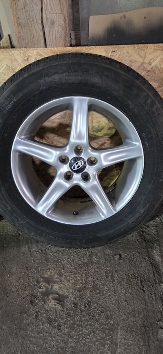 ХЮНДАЙ Джанти със гуми 235/65/17. 7,5J×17. ET35  5×115