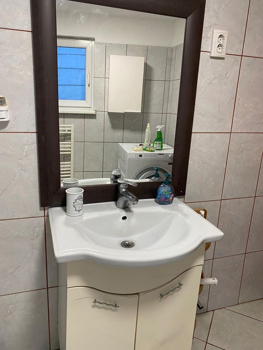 Închiriez garsoniera