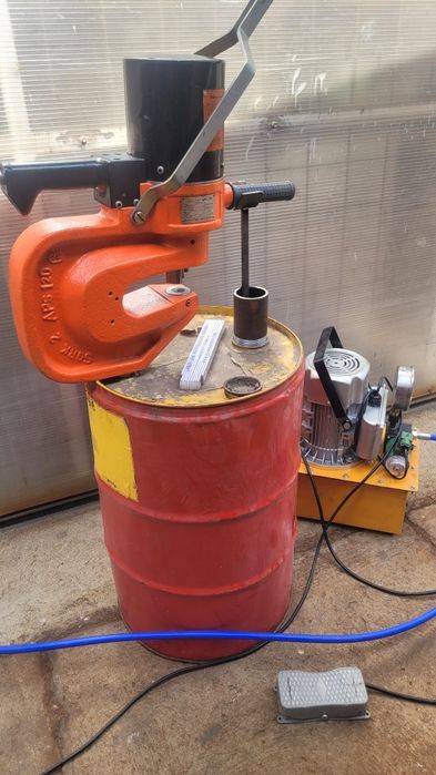 masina gaurit presa hidraulica pansonat la pozitie stanta presa alfra