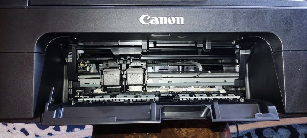 Принтер Canon.    .
