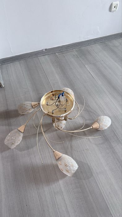 Продам люстру 6 рожковую