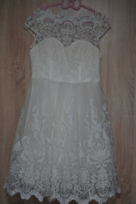 Бяла, официална рокля