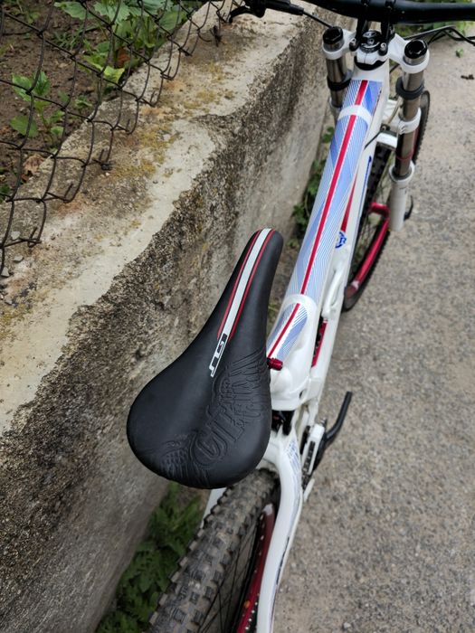 GT Fury 27.5 Expert Downhill,  Rockshox Domain, Fox Shox Алуминиев велосипед