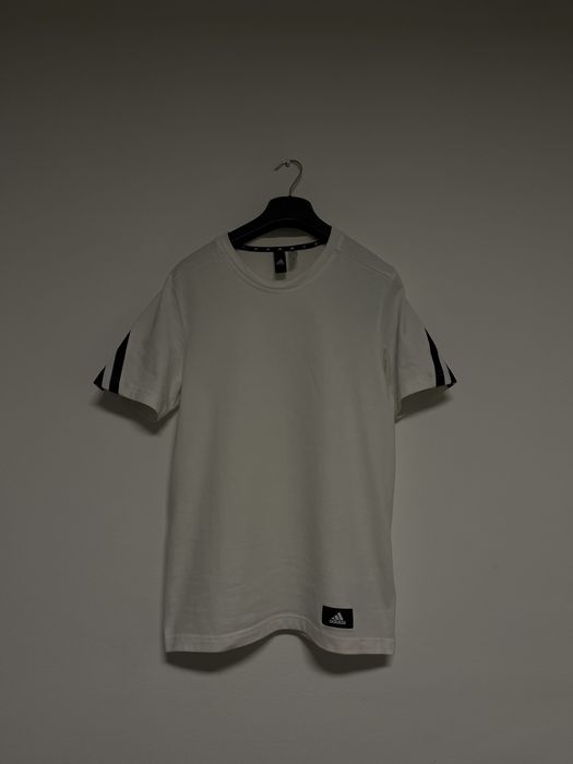 Tricou Adidas in stare buna