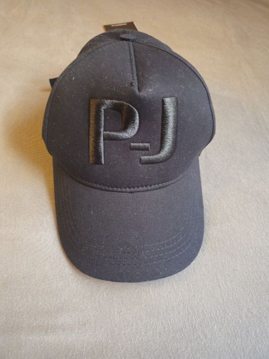 Продавам шапка  Pause Jeans