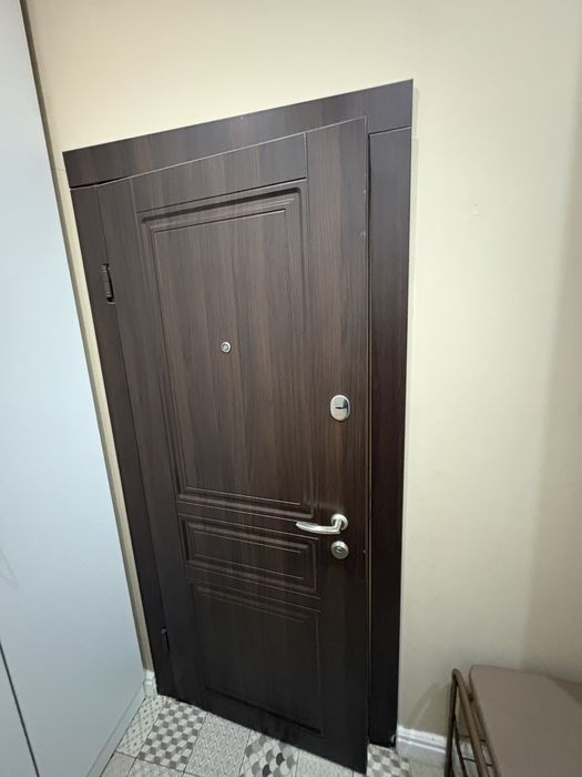 Продам входную дверь