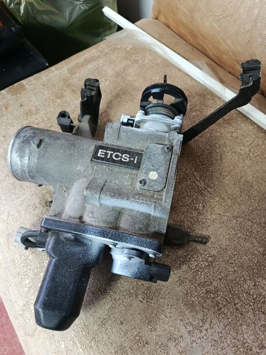 Дросел заслонка лексус