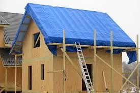 Тент из тарпаулина.