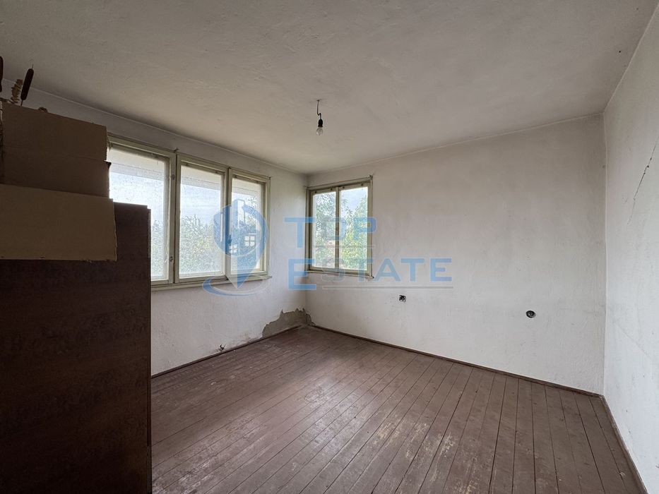 Етаж от къща със сутеренен етаж в град Павликени, област Велико Търно