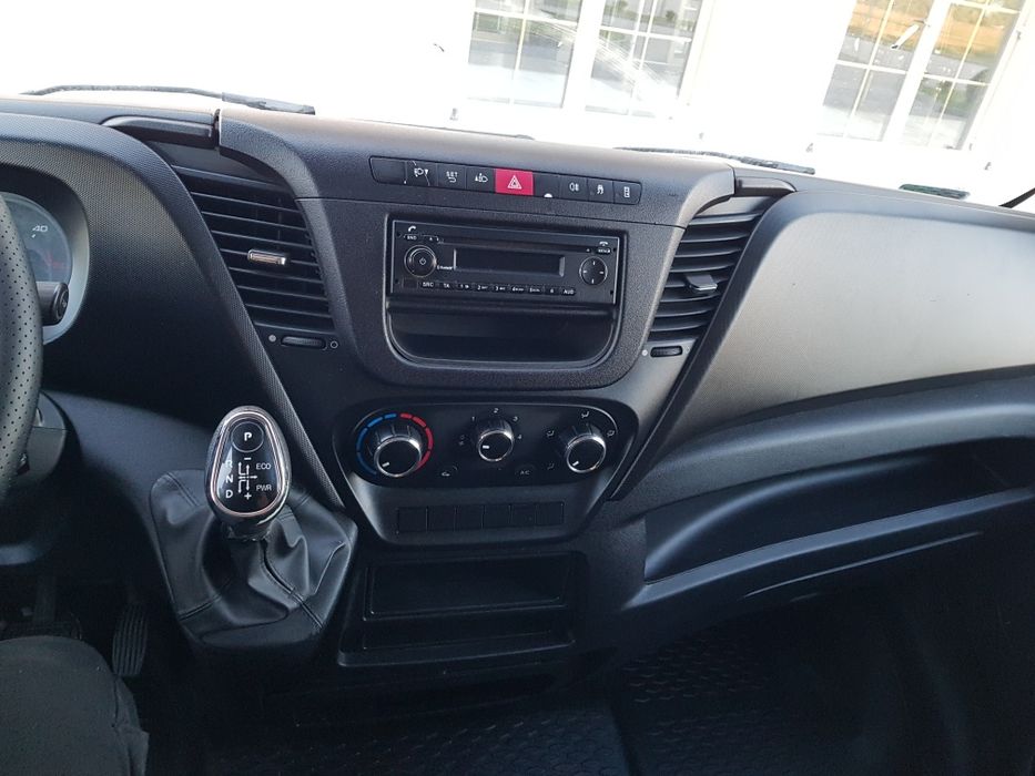 Iveco 50 c 17 cu Lifti 10 ep recent adus în Ro stare impecabilă ( Mercedes Renault Crafter Fiat)
