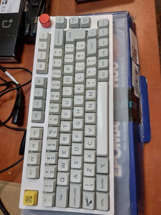 Tastatura gaming rgb mecanica Epomaker TH 80 Pro white sh la cutie