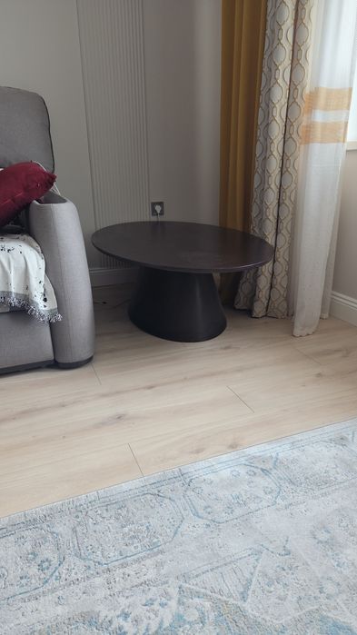 Продам стол для гостиной