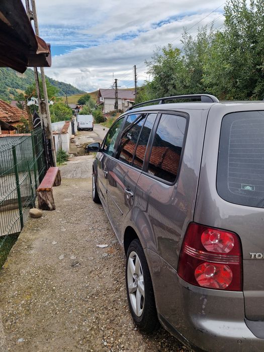 Volkswagen Touran 2010  2.0 TDI