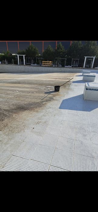 Servicii Profesionale Piscine: Construcție, Mentenanță și Montaj Liner