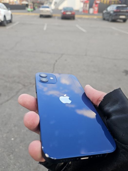 Айфон 12        .