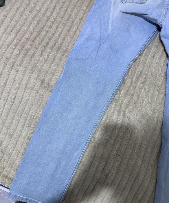 Продаю мужские джинсы