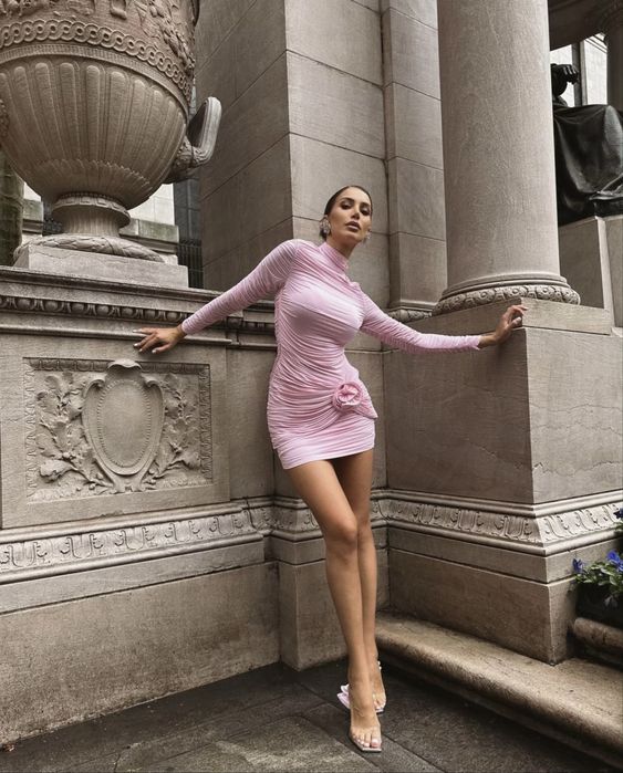 Дизайнерска рокля на колаборацията на Magda Butram с H&M