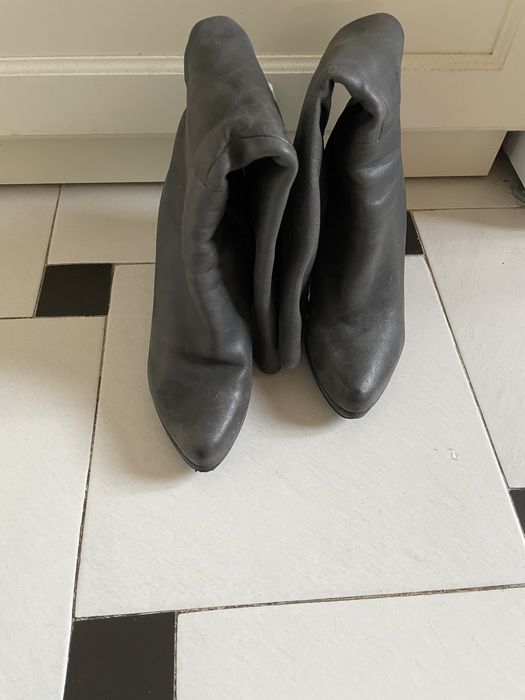 Дамски кожени ботуши