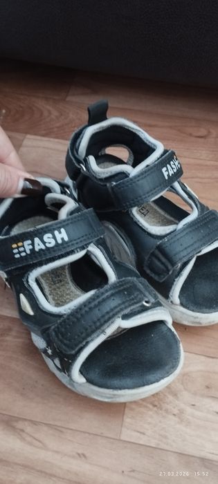 Продам детские сандалии